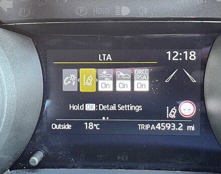 Toyota Yaris DESIGN FHEV 26