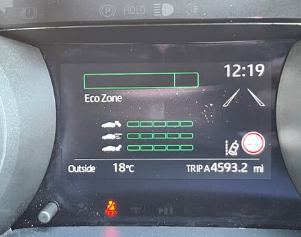 Toyota Yaris DESIGN FHEV 30
