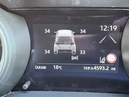 Toyota Yaris DESIGN FHEV 32