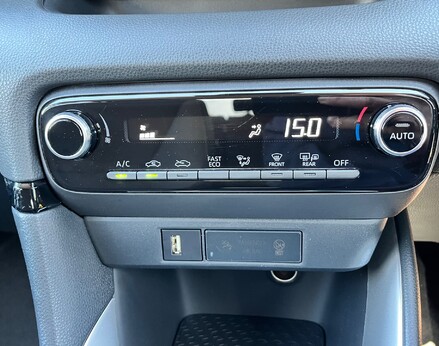 Toyota Yaris DESIGN FHEV 46