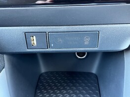 Toyota Yaris DESIGN FHEV 47