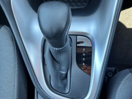 Toyota Yaris DESIGN FHEV 48