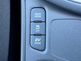 Toyota Yaris DESIGN FHEV 49