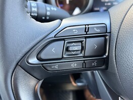 Toyota Yaris DESIGN FHEV 51