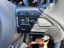 Toyota Yaris DESIGN FHEV 52