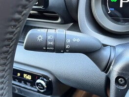 Toyota Yaris DESIGN FHEV 53