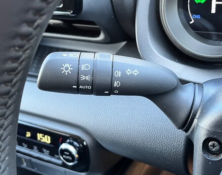 Toyota Yaris DESIGN FHEV 53