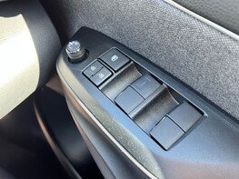 Toyota Yaris DESIGN FHEV 56