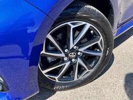 Toyota Yaris DESIGN FHEV 3