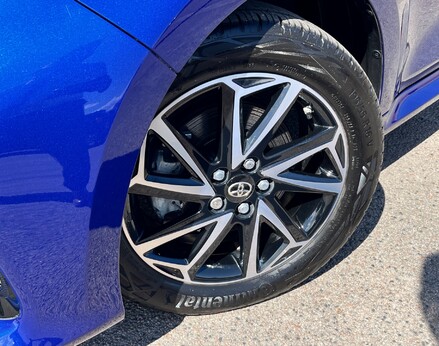 Toyota Yaris DESIGN FHEV 3
