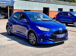 Toyota Yaris DESIGN FHEV 4