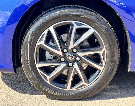 Toyota Yaris DESIGN FHEV 13