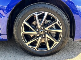 Toyota Yaris DESIGN FHEV 16