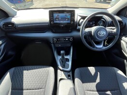 Toyota Yaris DESIGN FHEV 2
