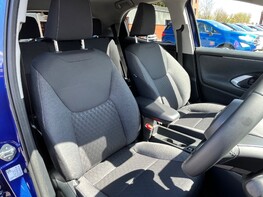Toyota Yaris DESIGN FHEV 57