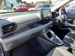 Toyota Yaris DESIGN FHEV 17