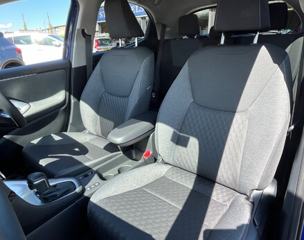 Toyota Yaris DESIGN FHEV 58