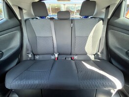 Toyota Yaris DESIGN FHEV 59