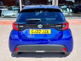 Toyota Yaris DESIGN FHEV 6