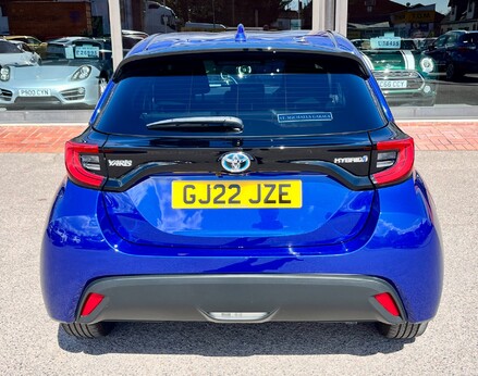 Toyota Yaris DESIGN FHEV 6