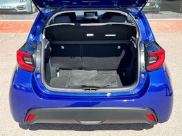 Toyota Yaris DESIGN FHEV 61