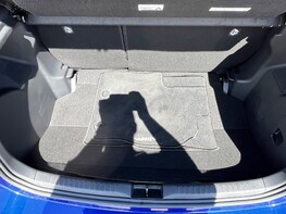 Toyota Yaris DESIGN FHEV 63