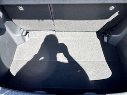 Toyota Yaris DESIGN FHEV 64