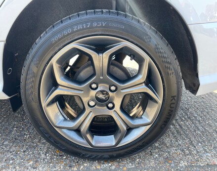 Ford Ecosport ST-LINE 14