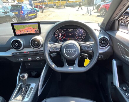 Audi Q2 TFSI S LINE 19