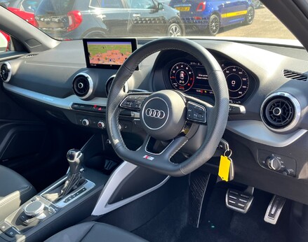 Audi Q2 TFSI S LINE 18