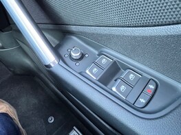 Audi Q2 TFSI S LINE 61