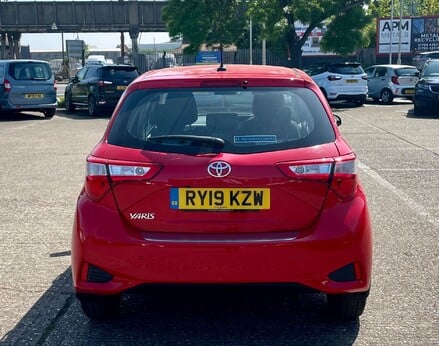 Toyota Yaris VVT-I ICON TECH 6
