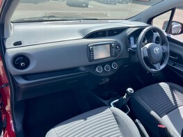 Toyota Yaris VVT-I ICON TECH 26
