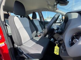 Toyota Yaris VVT-I ICON TECH 49