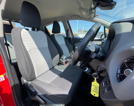 Toyota Yaris VVT-I ICON TECH 49