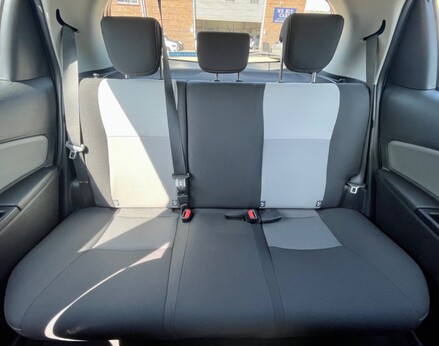 Toyota Yaris VVT-I ICON TECH 51
