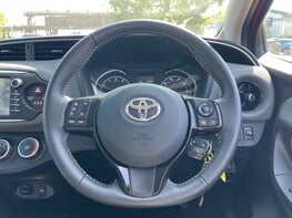 Toyota Yaris VVT-I ICON TECH 19