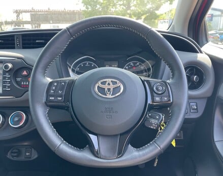 Toyota Yaris VVT-I ICON TECH 19