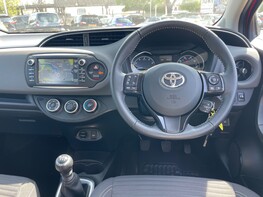 Toyota Yaris VVT-I ICON TECH 18