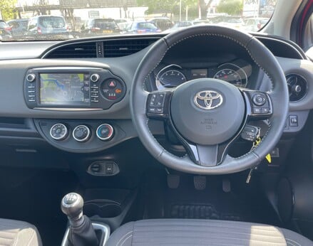 Toyota Yaris VVT-I ICON TECH 18