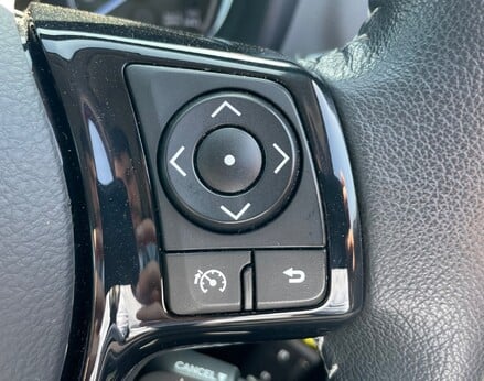 Toyota Yaris VVT-I ICON TECH 41