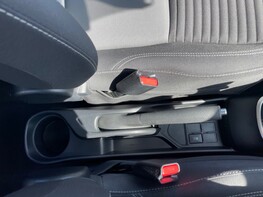 Toyota Yaris VVT-I ICON TECH 39
