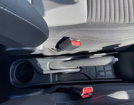 Toyota Yaris VVT-I ICON TECH 39