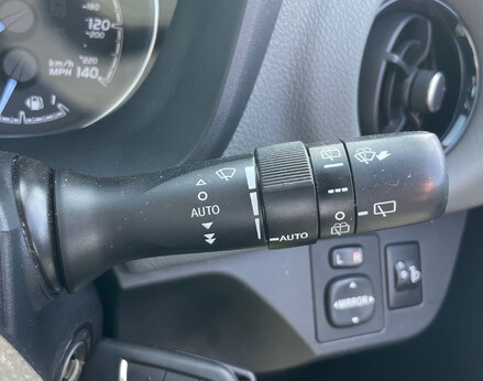 Toyota Yaris VVT-I ICON TECH 43
