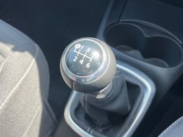 Toyota Yaris VVT-I ICON TECH 37