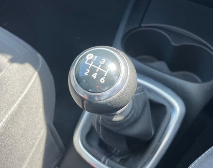 Toyota Yaris VVT-I ICON TECH 37