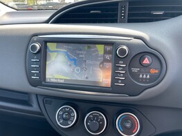 Toyota Yaris VVT-I ICON TECH 27