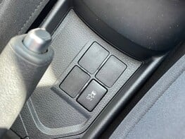 Toyota Yaris VVT-I ICON TECH 38