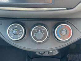 Toyota Yaris VVT-I ICON TECH 35