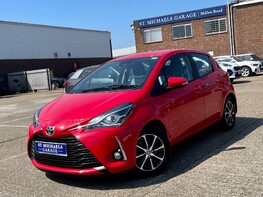 Toyota Yaris VVT-I ICON TECH 1